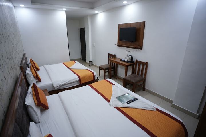 Room 35 of 72