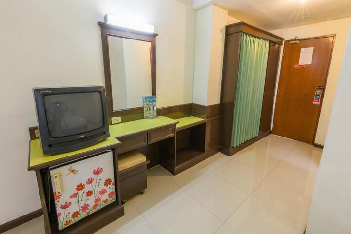 Room 17 of 37