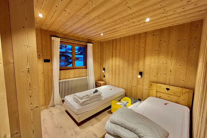 Room 5 of 68