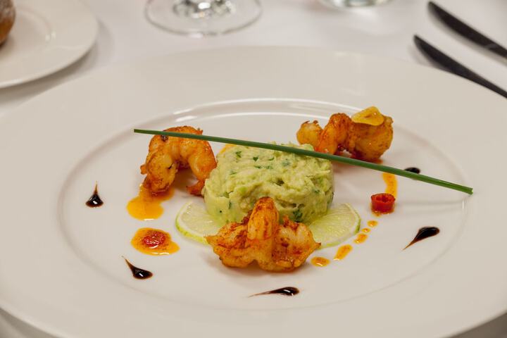 Dining 75 of 98