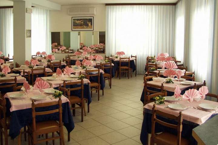 Dining 39 of 61