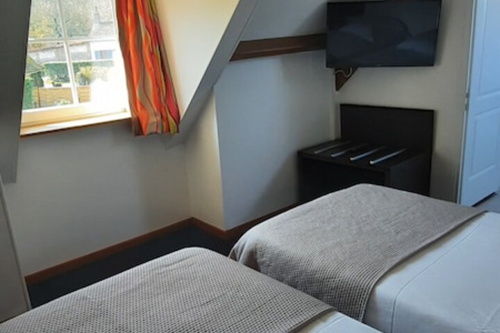 Room 28 of 74