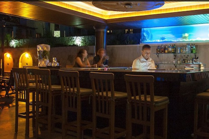 Lounge 18 of 28