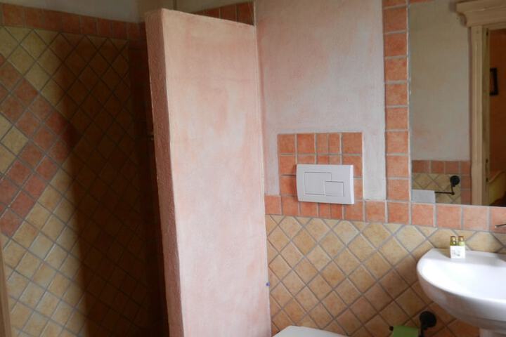 Room 8 of 28