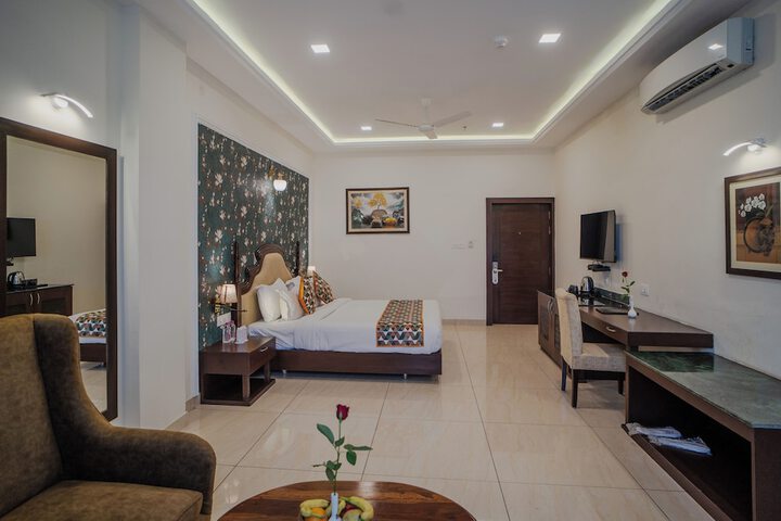 Room 9 of 50