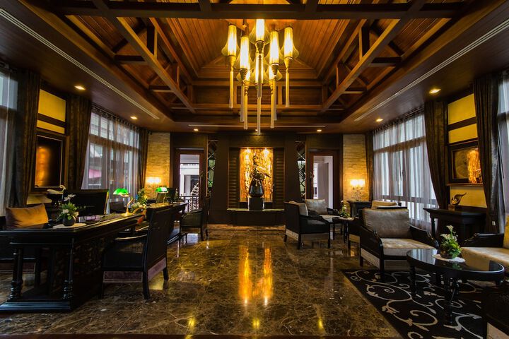 Hotel Lobby