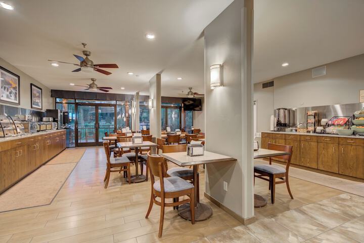 Breakfast/Coffee Service 85 of 120