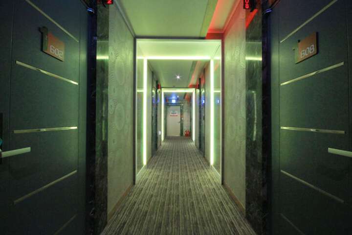 Ballroom/Hall 32 of 33