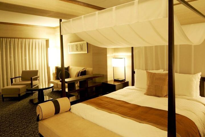 Room 44 of 99