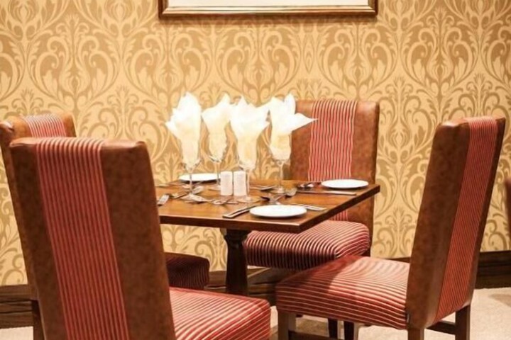 Dining 19 of 49