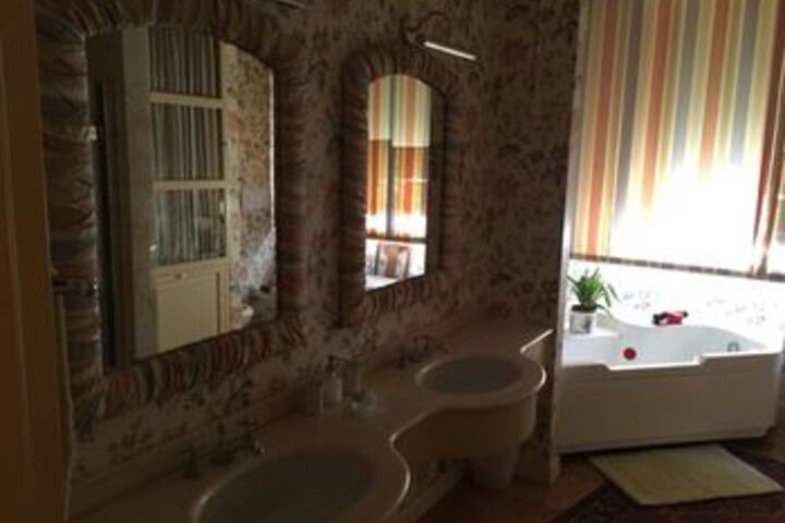 Room 17 of 19