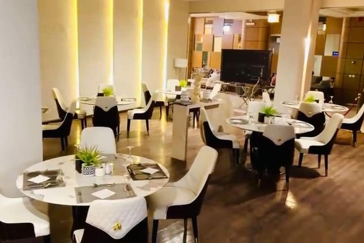 Dining 21 of 26
