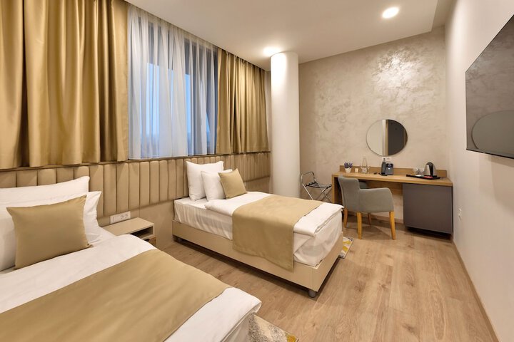Room 12 of 35