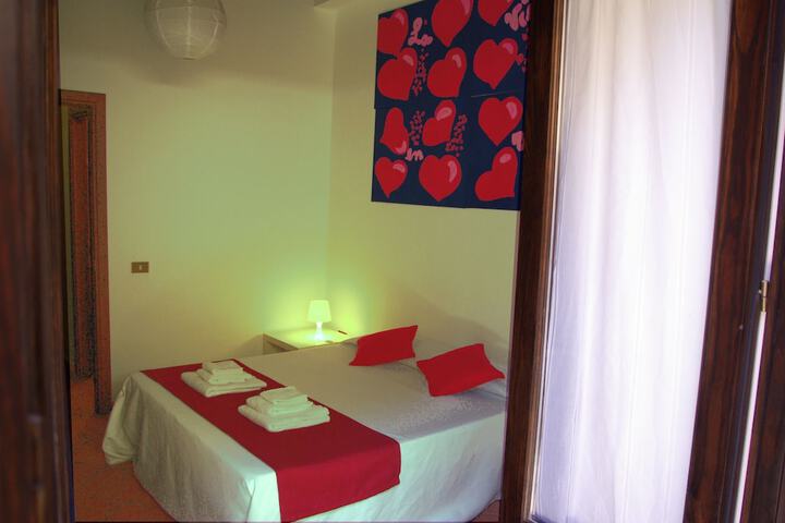 Room 11 of 36