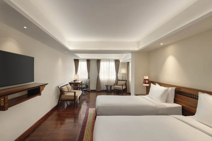 Room 44 of 120