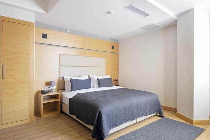 Room 2 of 6