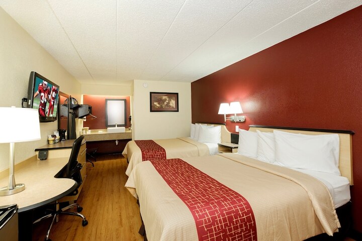 Deluxe 2 Queen Beds (5 of 8)
