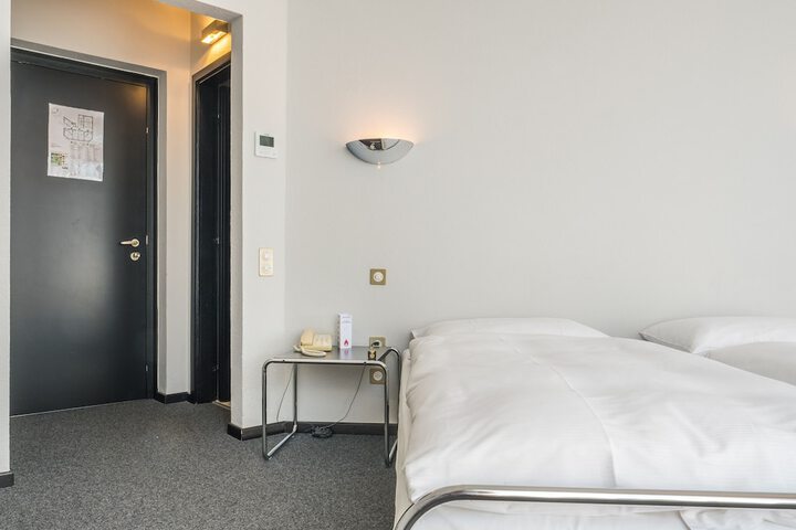 Room 16 of 70