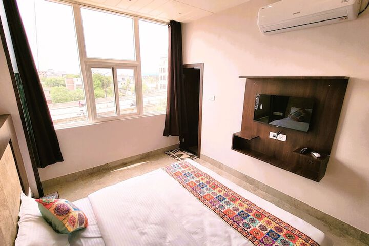 Room 5 of 24
