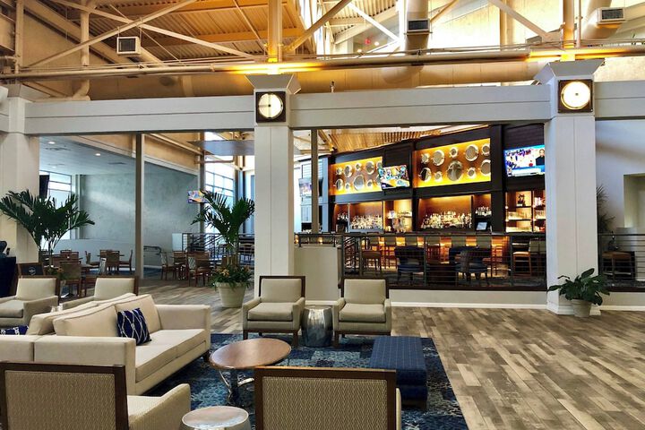 Lobby lounge
