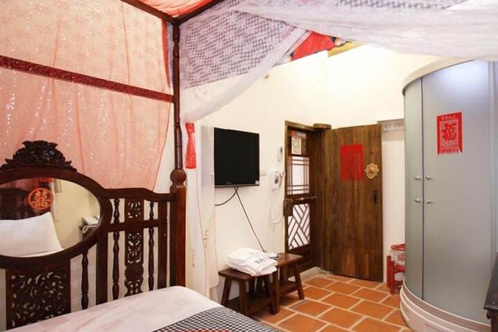 Room 9 of 15