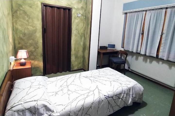 Room 9 of 46