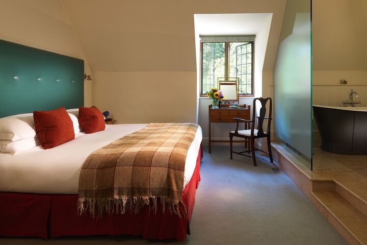 Room 28 of 87