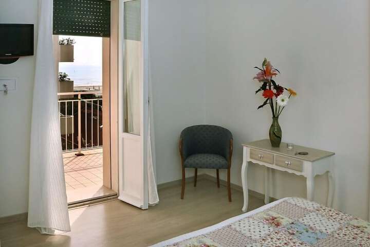 Room 13 of 23