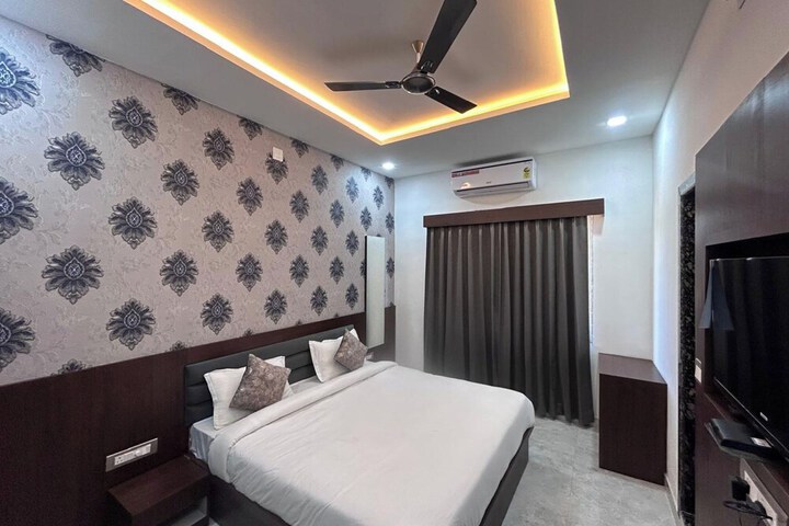 Room 15 of 38