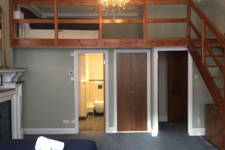 Room 53 of 283