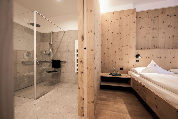 Room 20 of 42