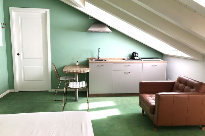 Room 23 of 81