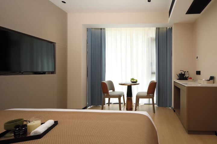 Room 6 of 73