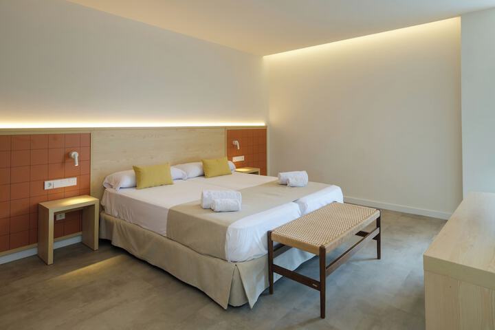 Room 12 of 94