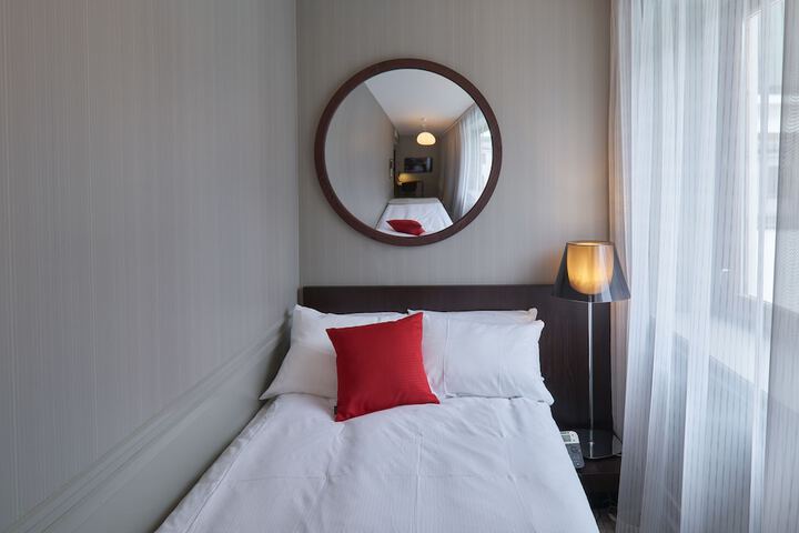 Room 4 of 82