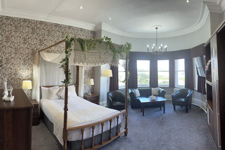 Room 33 of 54