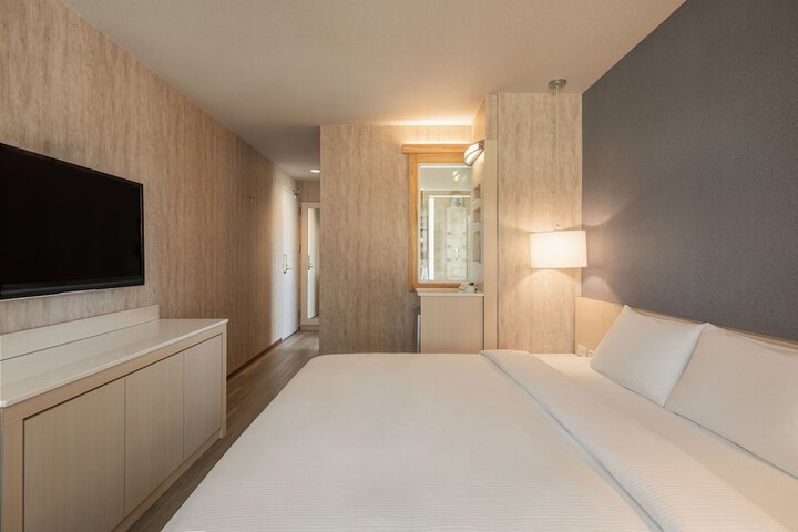 Room 3 of 64
