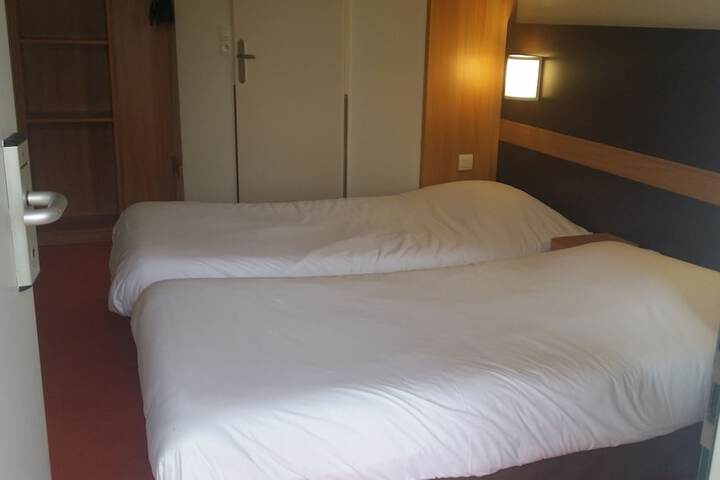 Room 4 of 50