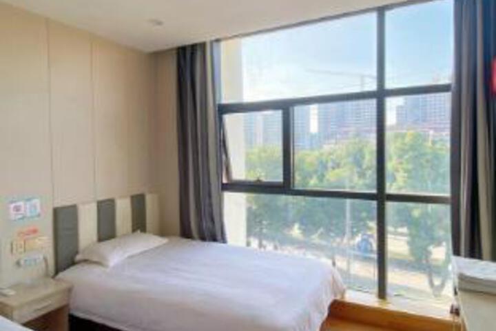 Room 4 of 6