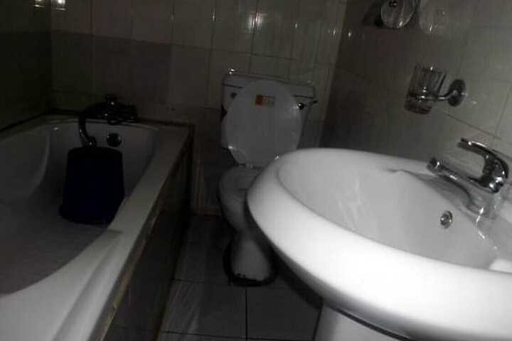 Room 4 of 10