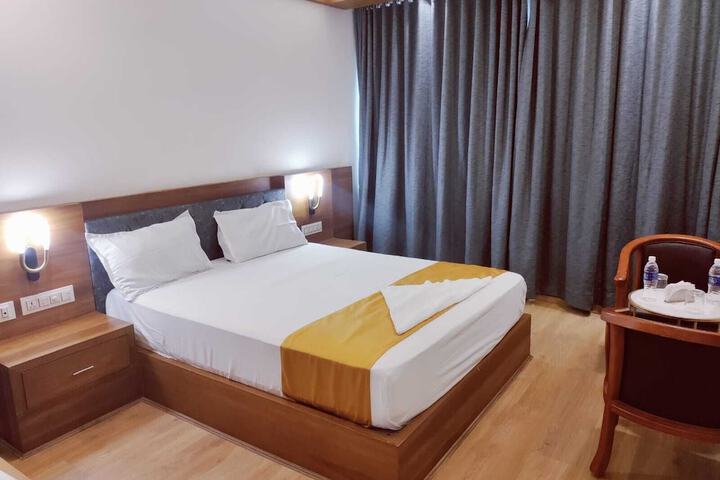 Room 2 of 7