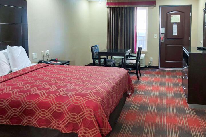 1 Queen Bed (9 of 9)