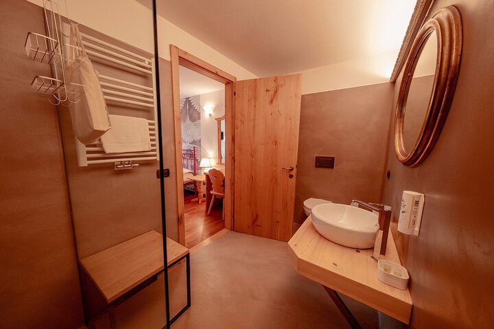 Room 9 of 38