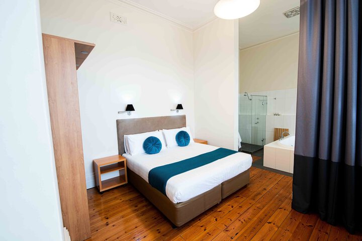 Room 2 of 32
