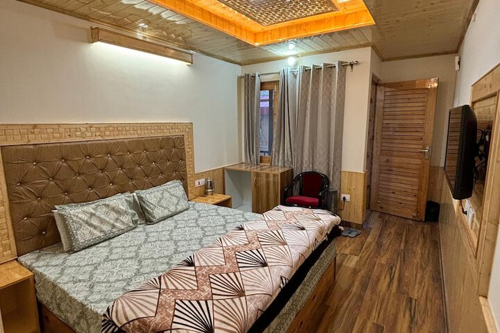 Room 4 of 26