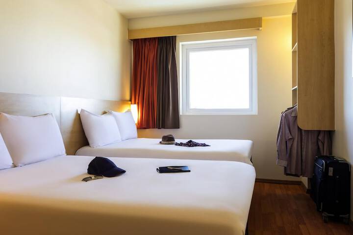 Room 5 of 28