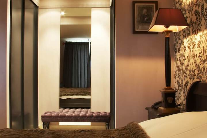 Room 21 of 106