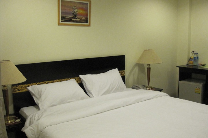 Room 10 of 37