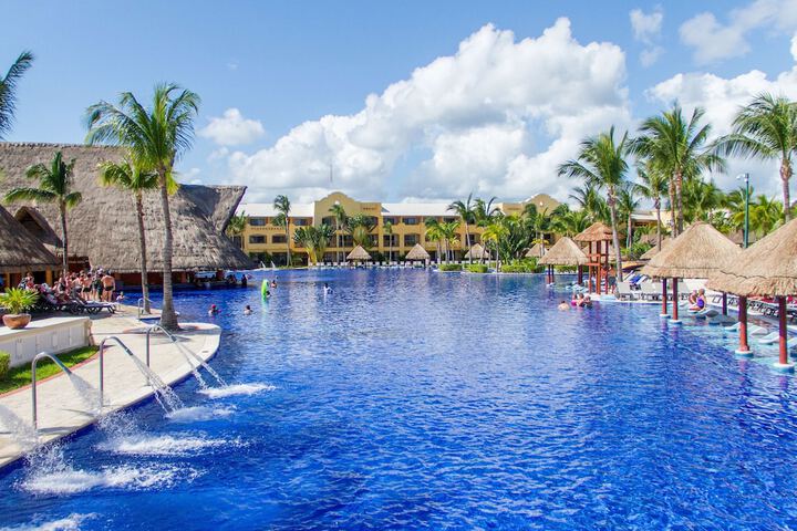 Hotel Pool