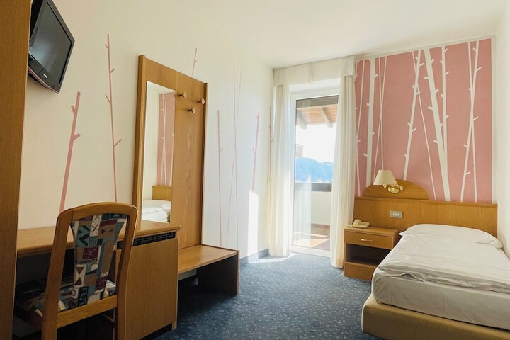 Room 26 of 115